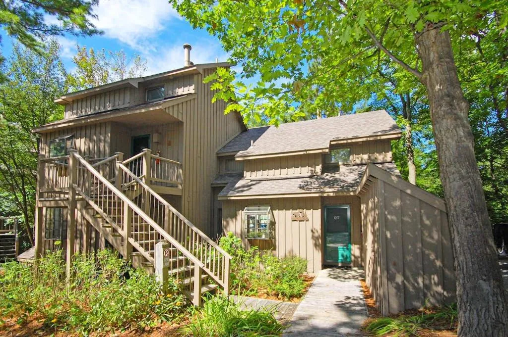 Hawks Nest 27 — Cabin in Glen Arbor, Northern Michigan