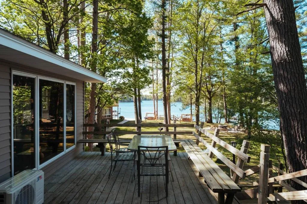 TC Lake Stay-Pontoon & SUP Rentals-King Room! — Cottage in Traverse City, Northern Michigan
