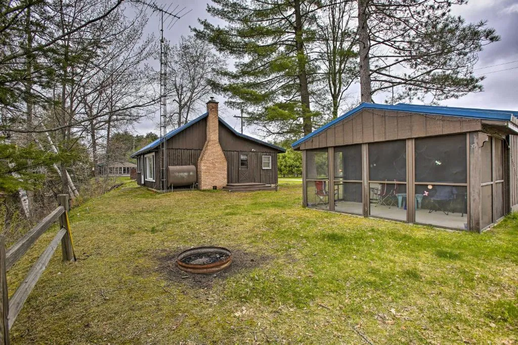 Rustic River View Cabin w/ Fire Pit, Games & Grill — Cabin in Houghton Lake, Northern Michigan