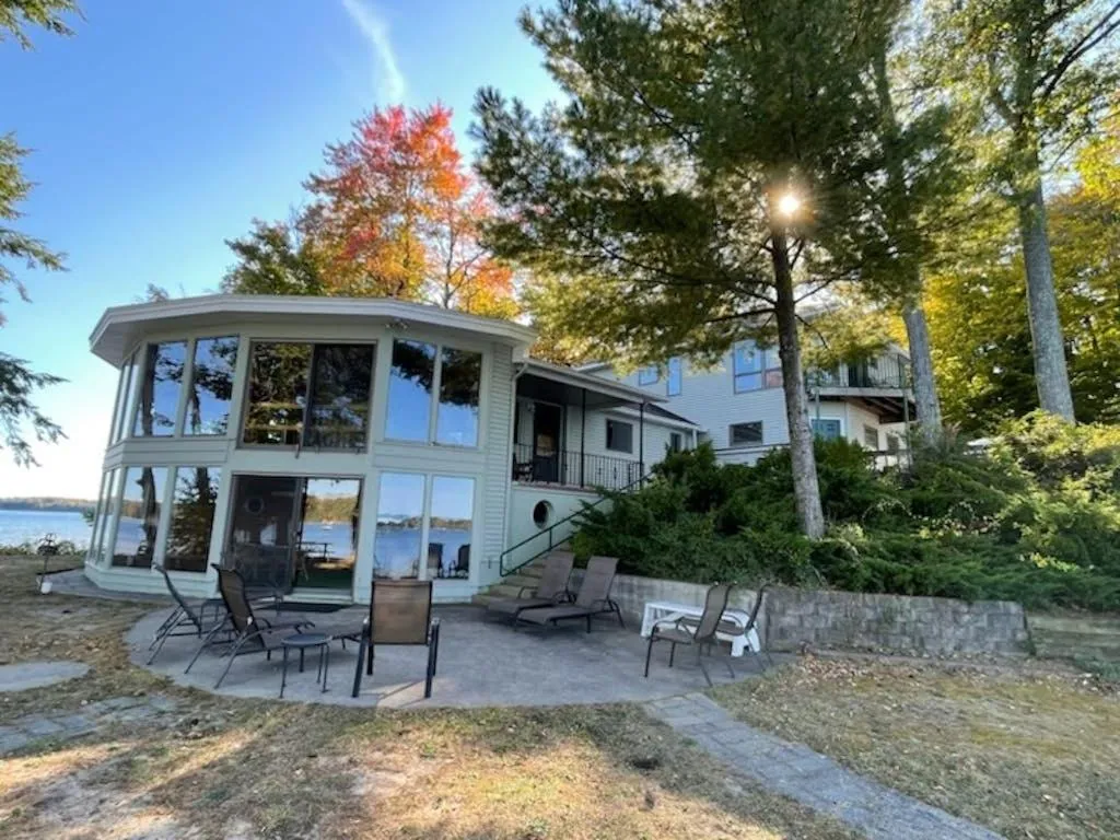 Lakefront Serenade — Cabin in Traverse City, Northern Michigan